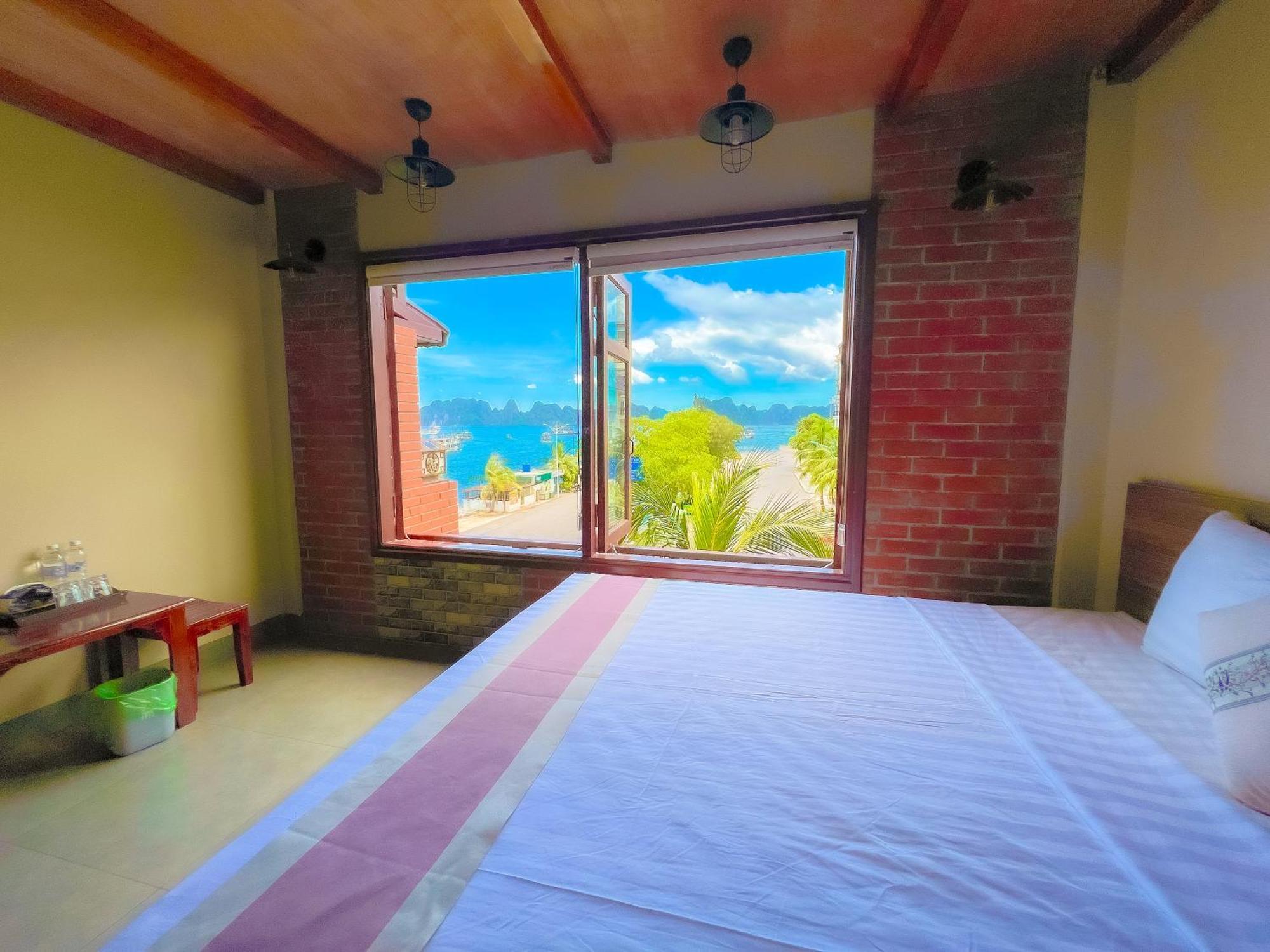 Canh Buom - Tuan Chau Hotel