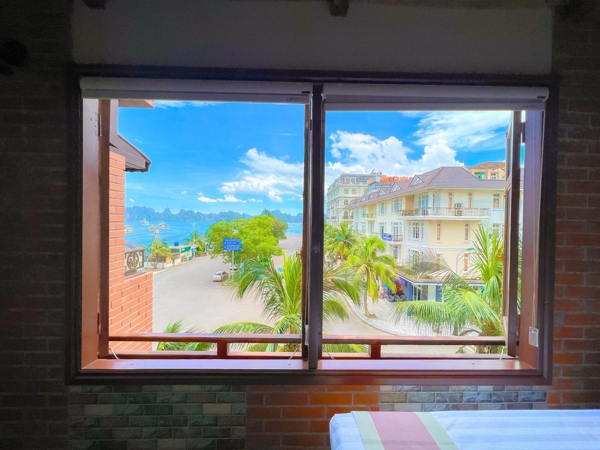 Canh Buom - Tuan Chau Hotel *